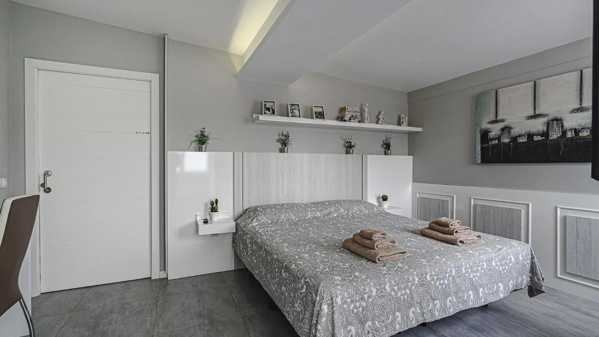 22 Avenida De Los Pueblos Адехе 0*,  Испания